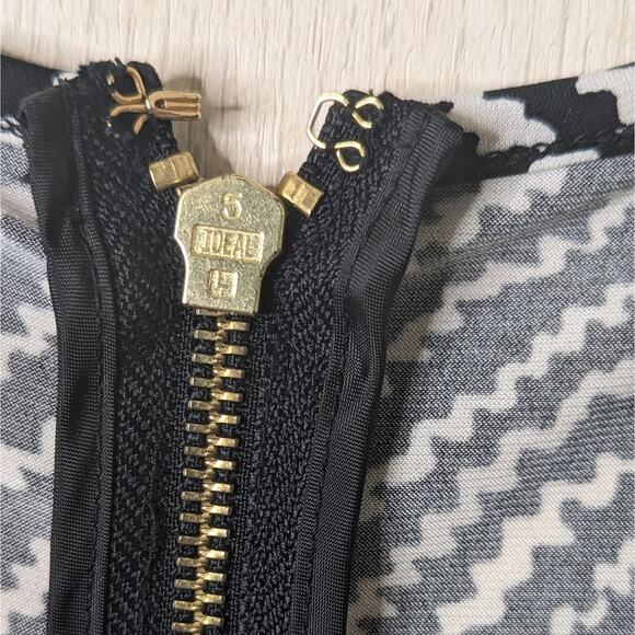 Michael Kors graphic black and white print mini dress size medium - Picture 5 of 9